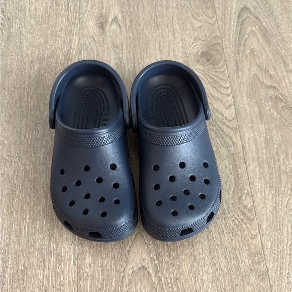 W7/M5 Navy Croc Clogs New w/o Tags